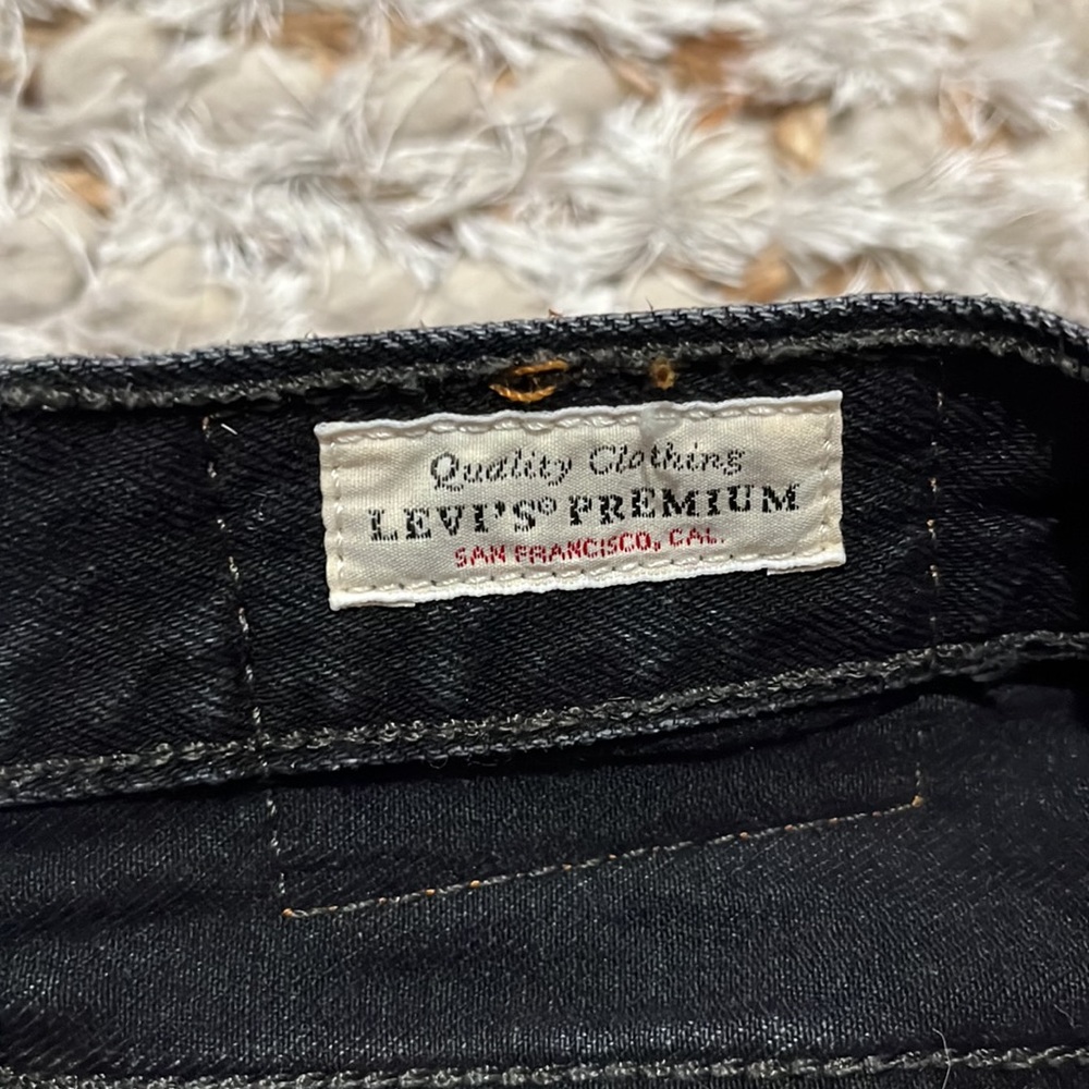 LEVI’S 501® HIGH RISE WOMEN'S SHORTS - Picture 4 of 7
